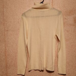 BRENTWOOD SPORTSWEAR Cream Turtleneck Sweater Size M